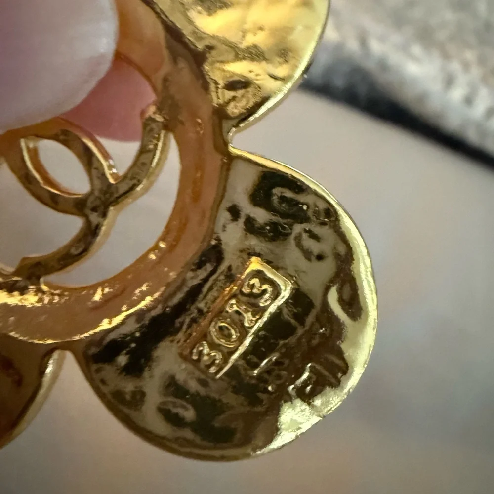 CHANEL Gold Brooch with Iconic Logo and stamped - Picture 3 of 3